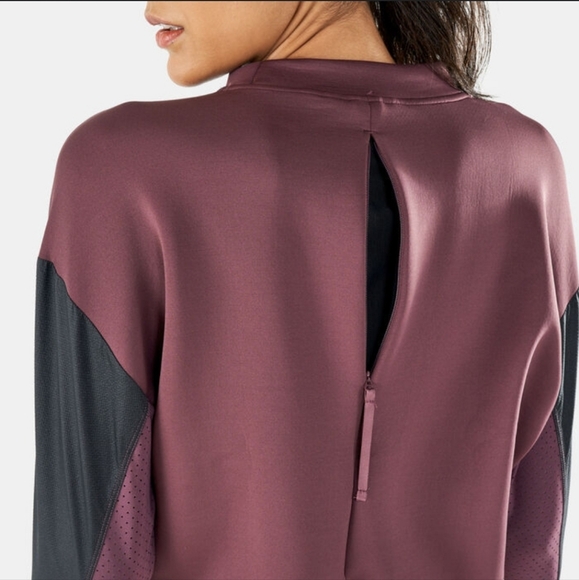 NikeWomen's Dri-FIT Run Division Top - Picture 2 of 7